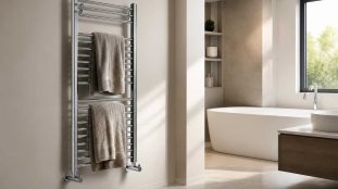 découvrez l'action du sèche-serviettes électrique mixte, combinant chauffage efficace des serviettes et de la pièce pour un confort optimal toute l'année.